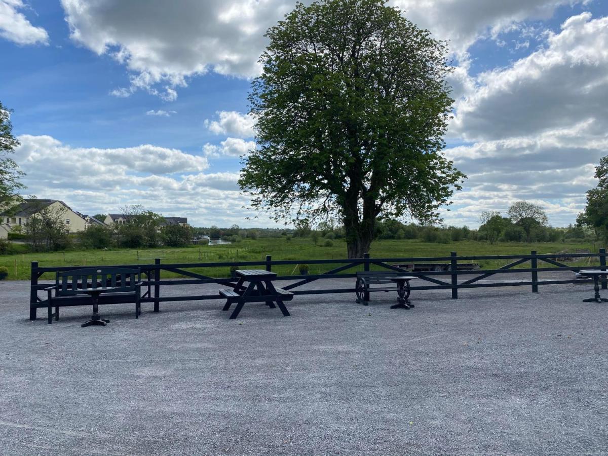The Leitrim Inn And Blueway Lodge County Leitrim Екстериор снимка